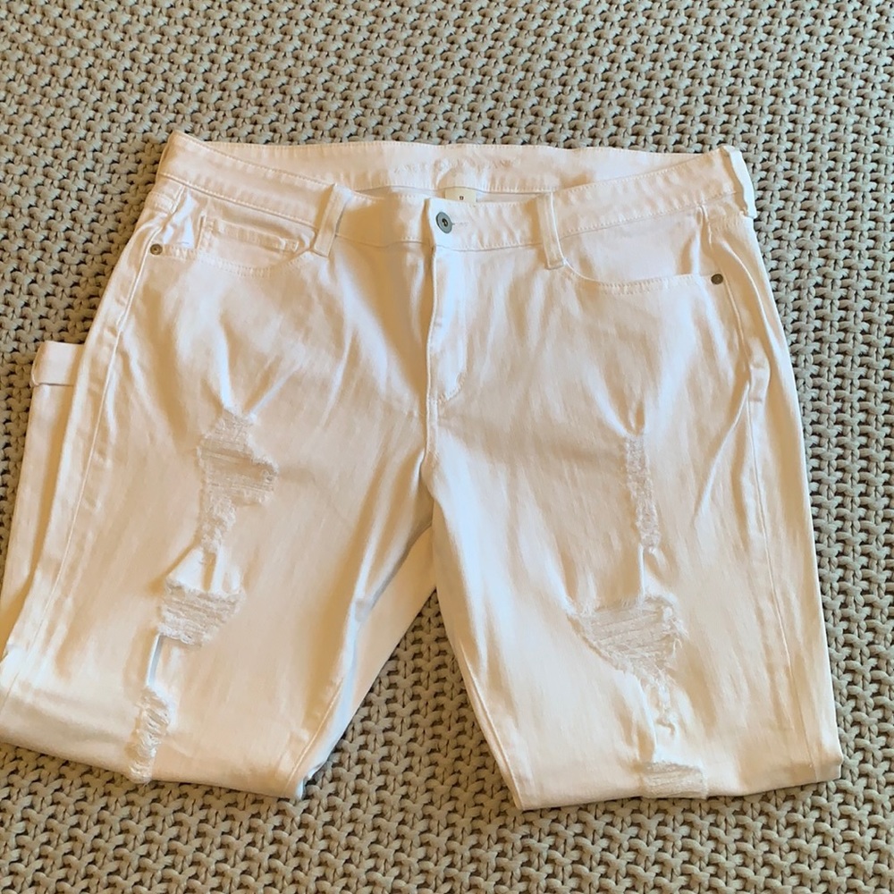 Never been worn! White Jean Capris Size 17